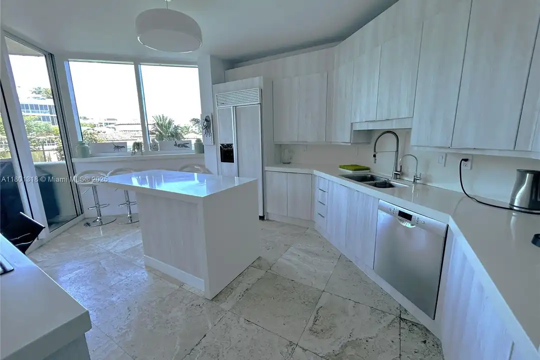 300 South Pointe Dr unit 403 - View 6
