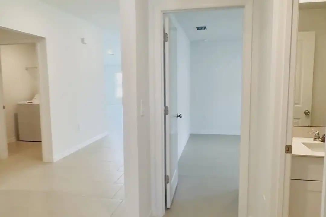 17124 Pompeii Wy - More