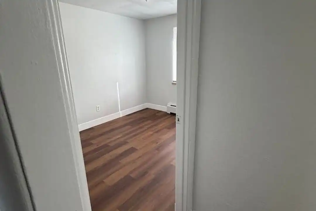 1740 W Mosier Pl – pohled 6