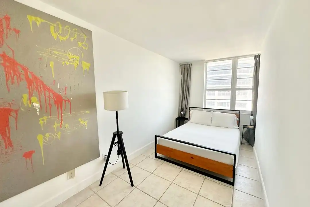 100 Lincoln Rd - View 3