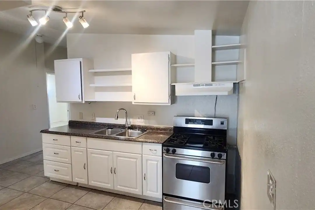 6963 Tamarisk Ave - View 6
