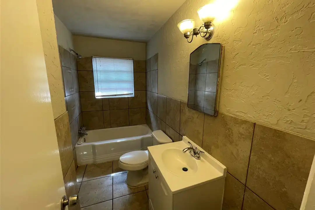 1309 N Binkley St - View 6