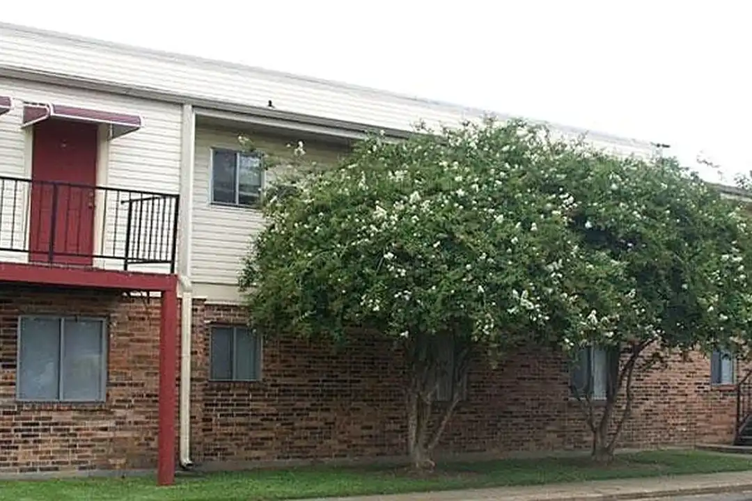Cedarwood Apartments – photo 1
