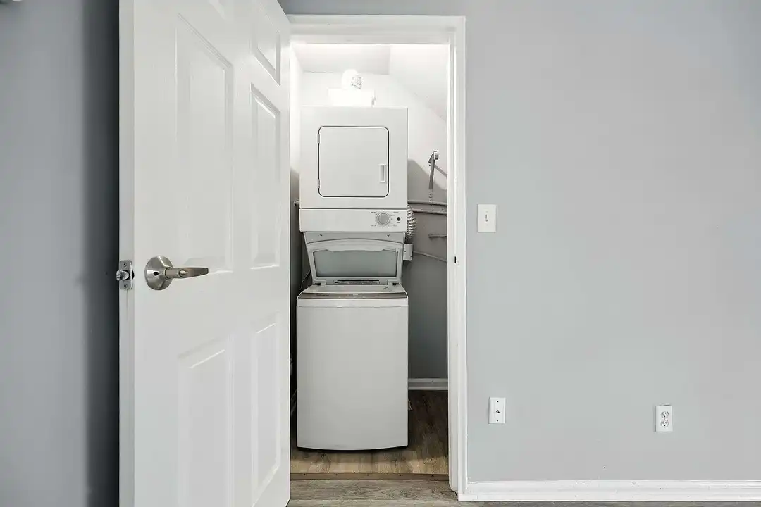 Shore Hill Apartments – photo 1 of 19