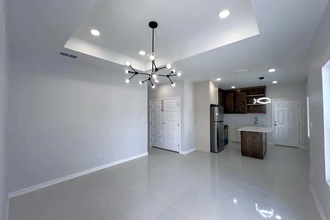 House in Edinburg - More