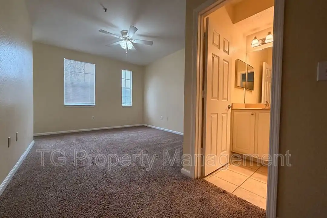 10075 Gate Pkwy N unit # 2012 – pohled 6