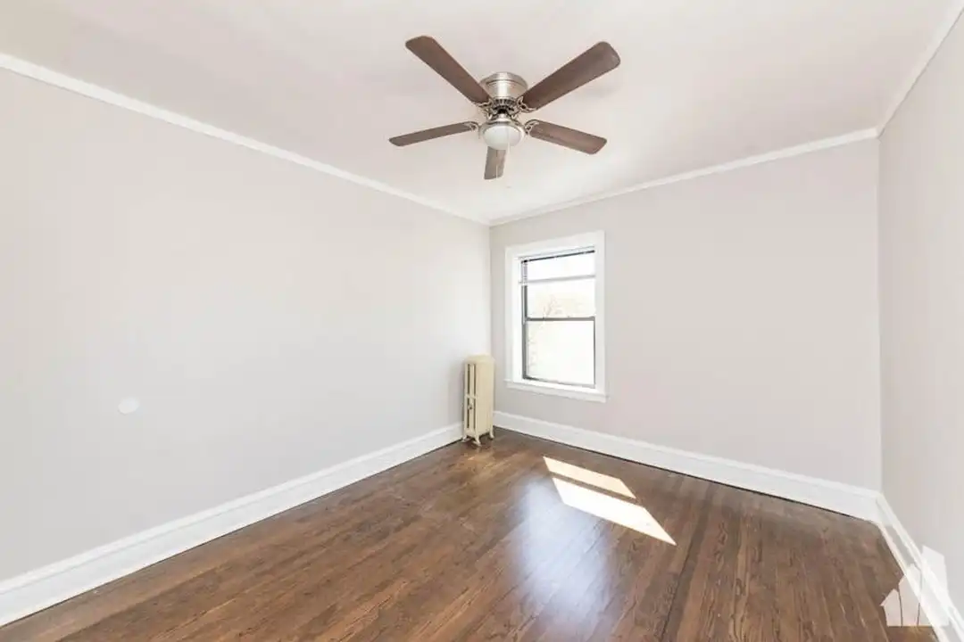 5075 N Wolcott Ave - View 6