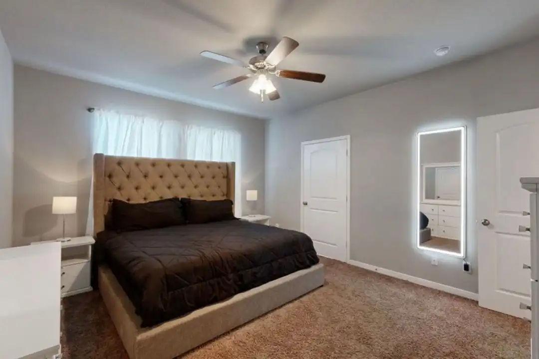 3602 Addison St - More