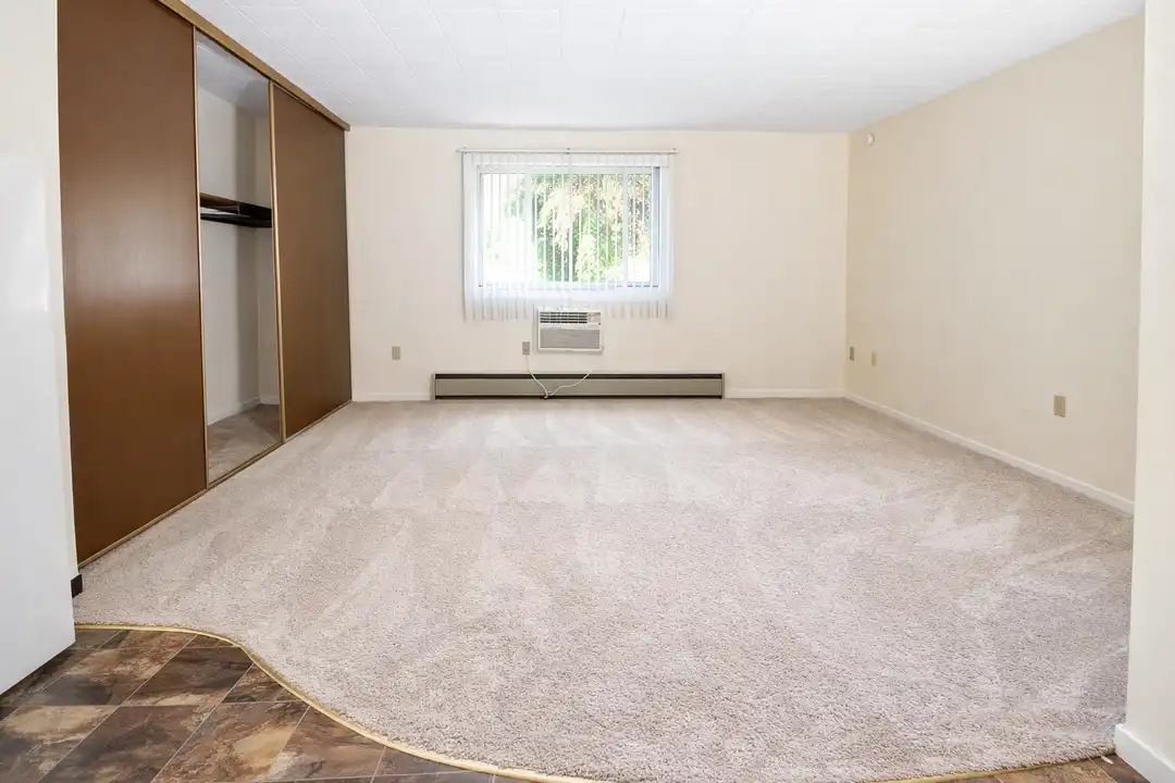 120 Foxwood Rd unit 5 – photo 1 of 9