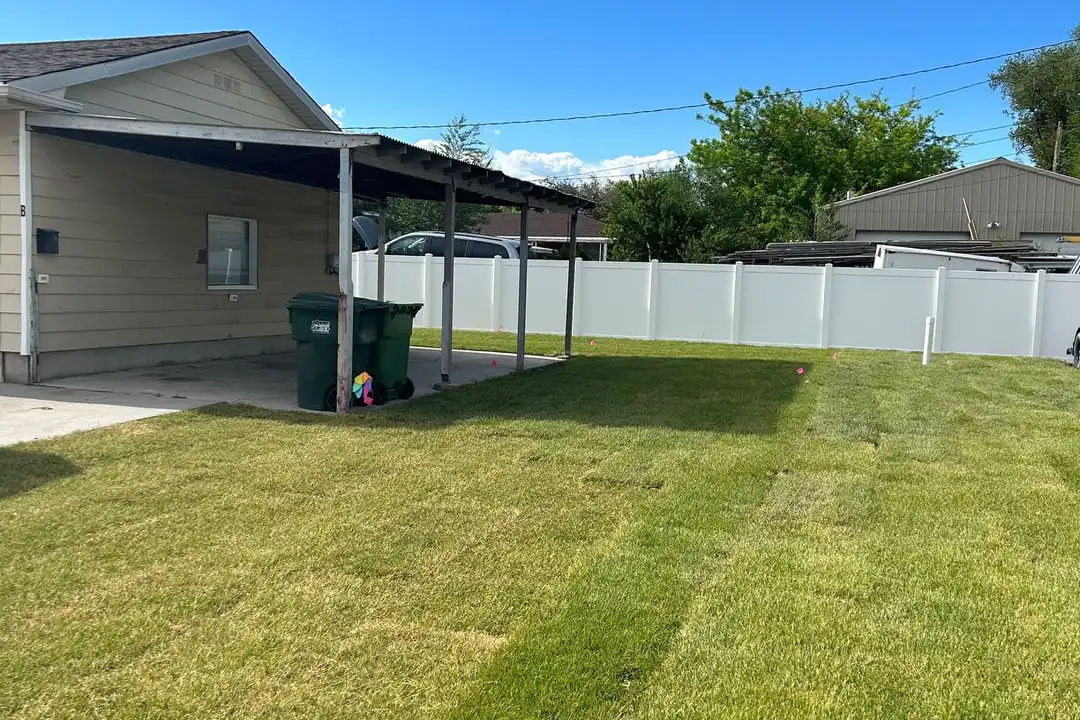 906 E Elm St - View 5