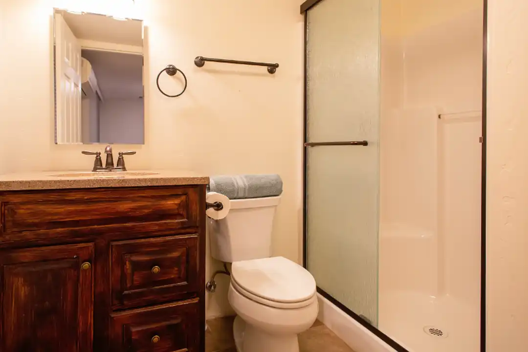 4700 Hillcrest Rd - More