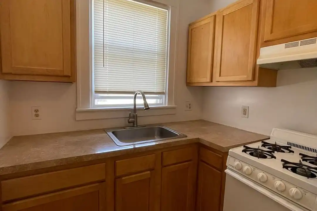 Apartment in Detroit, Riverbend, Wayne - View 3