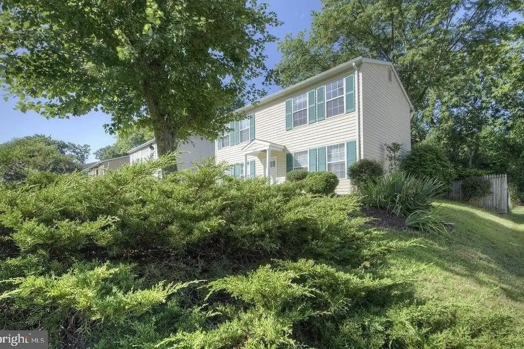 5678 Sutter Ln - View 3