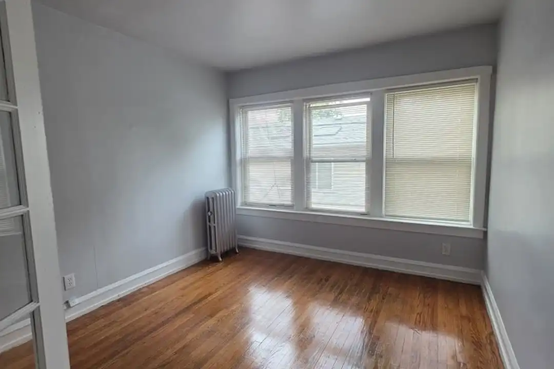 10853 S Vernon Ave – photo 1