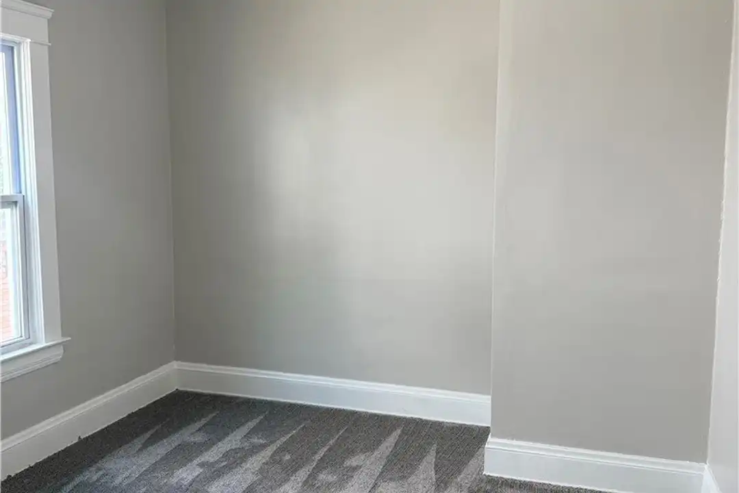 2778 E 120th St #1 – další
