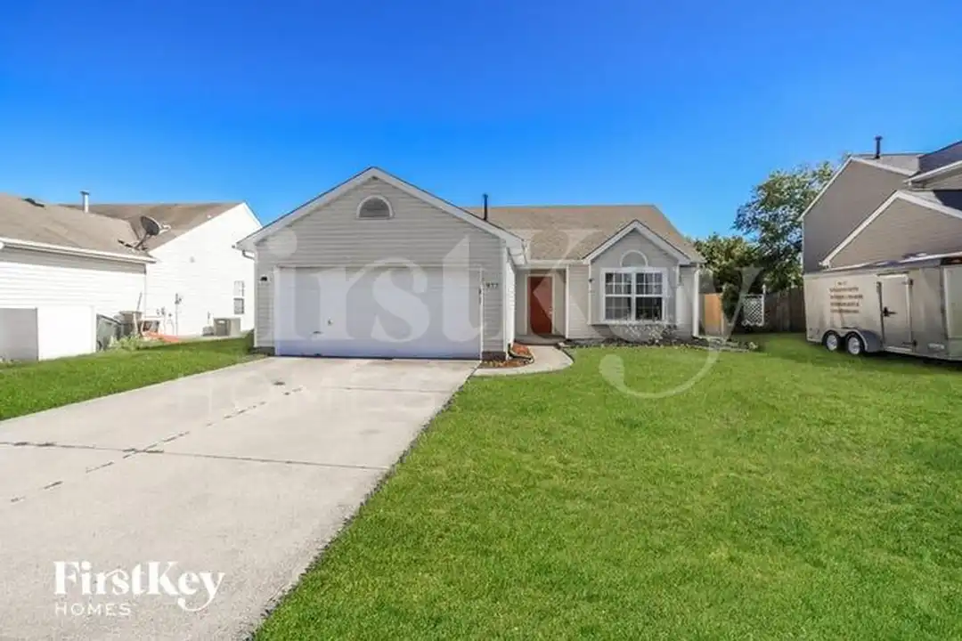 977 Hathaway Dr – photo 1 of 15