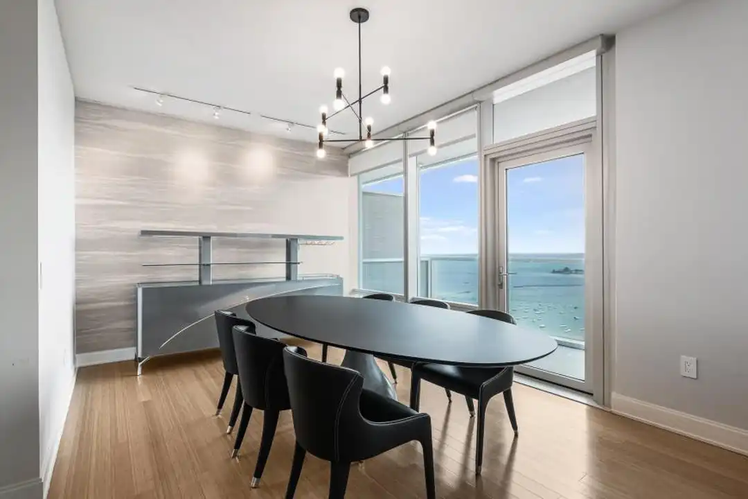 340 E Randolph St - View 3