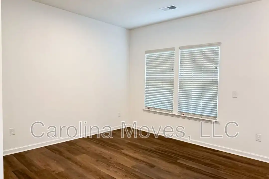 345 Bucklebury Rd - View 2
