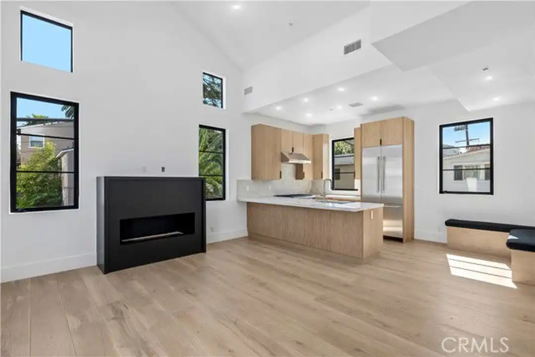 700 Iris Ave unit 1/2 - View 2