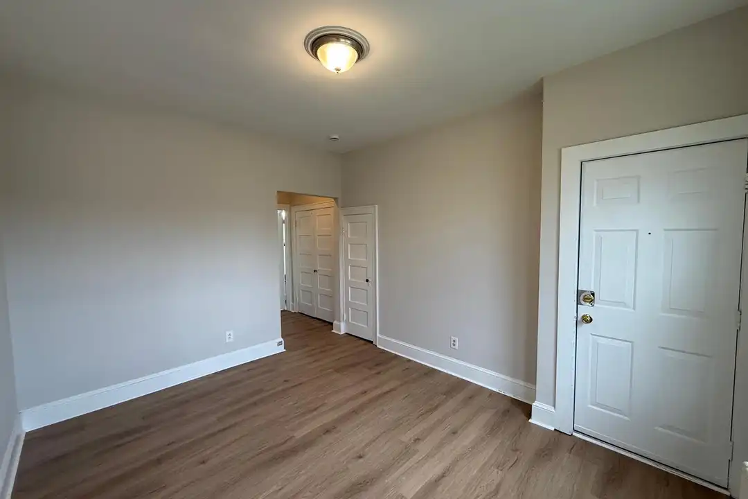 1003 Kenmore Ave unit 1 - More