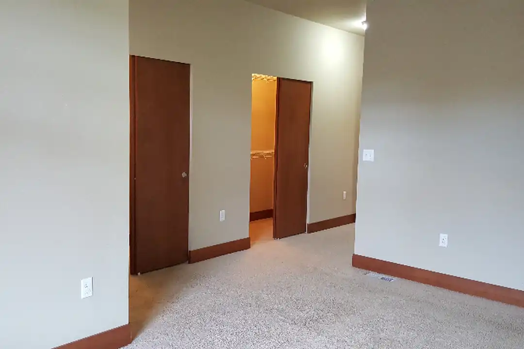 3800 NE 3rd Pl - More
