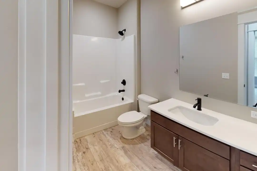 2112 University Dr unit 208 - More