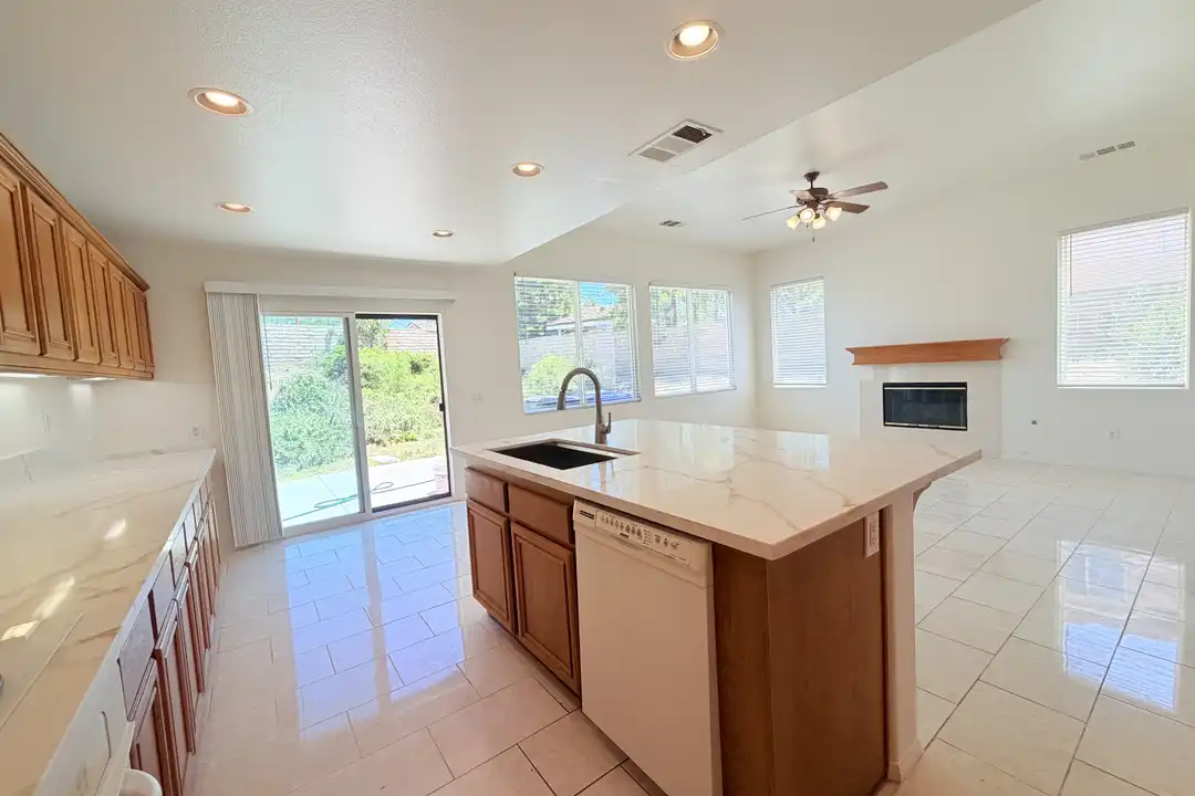 28330 Linda Vista St - More