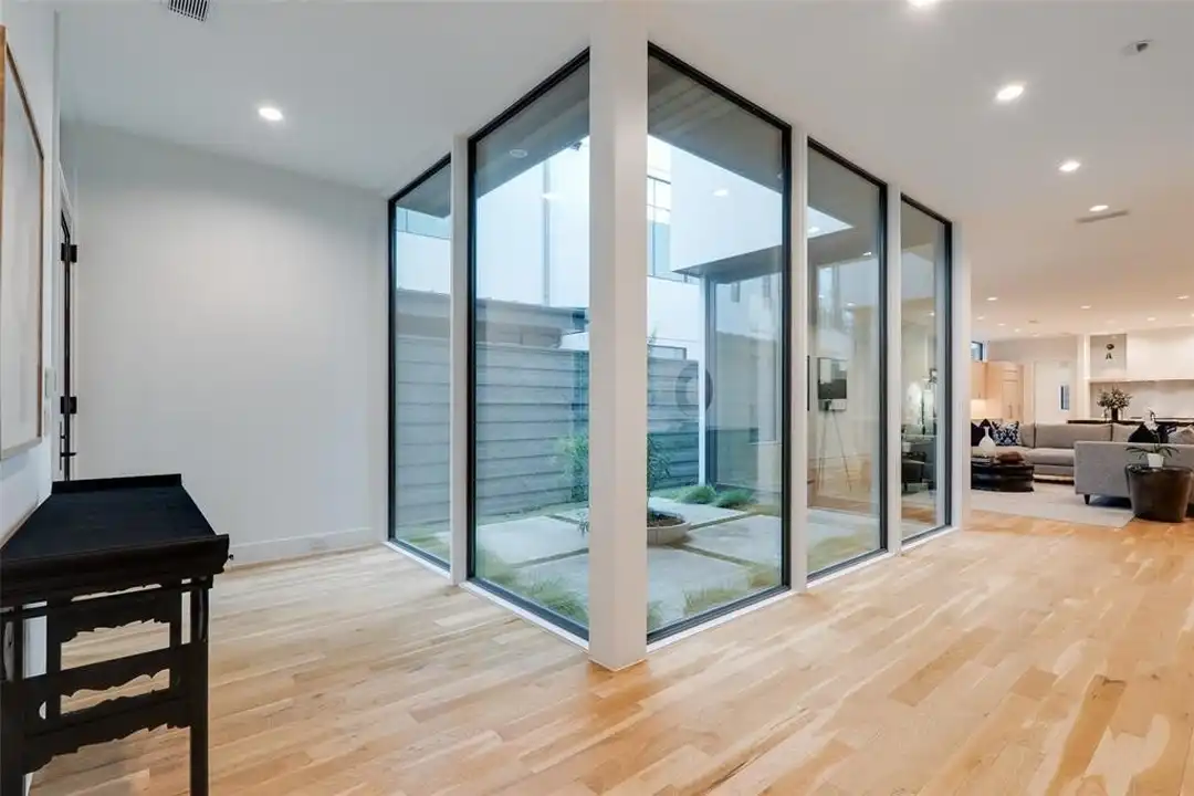 House in Dallas - View 2