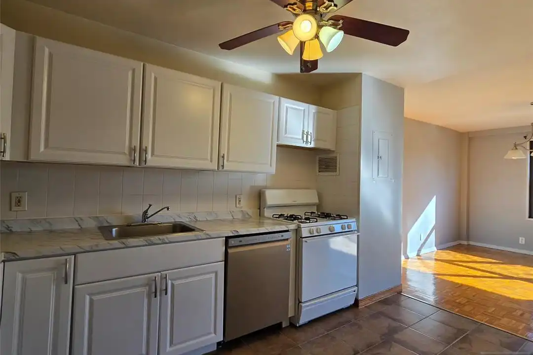 2348 Linwood Ave unit 3L - View 6