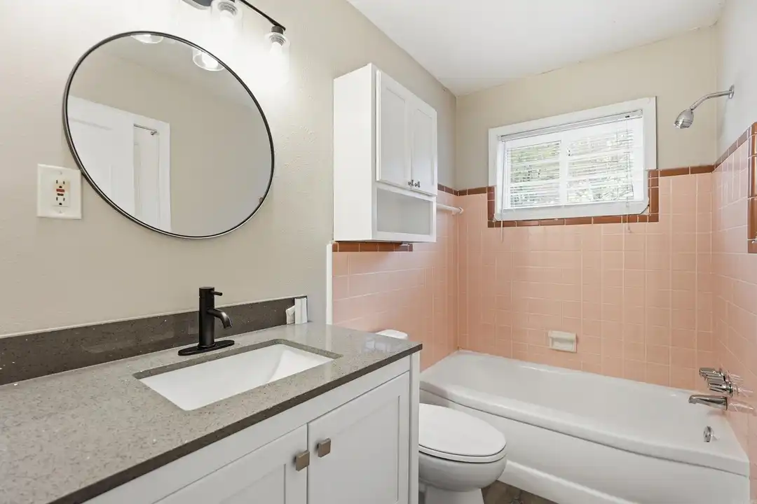 1320 S Summit St - View 6