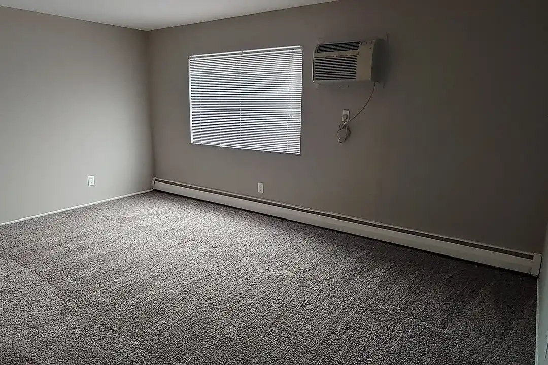 Colonial Club Apartments – photo 1