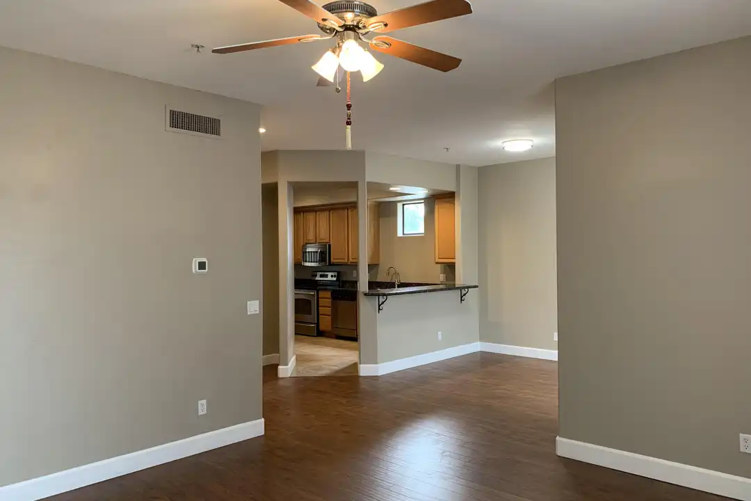 13616 N Hamilton Dr unit 102 - View 3