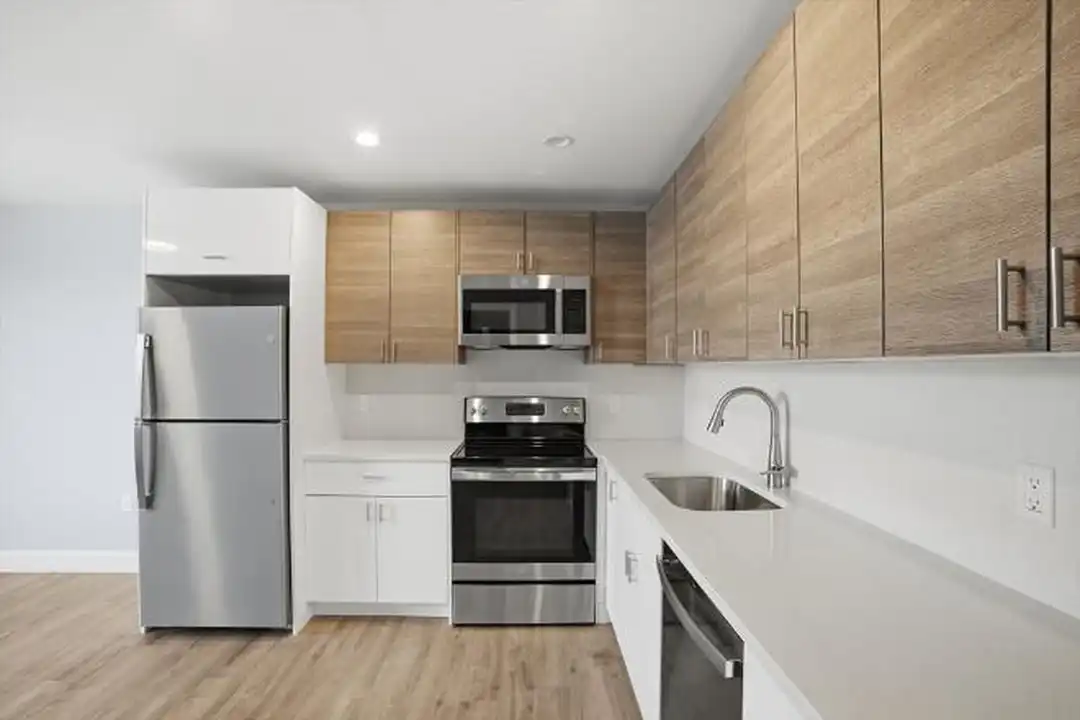 632 Centre St - View 4