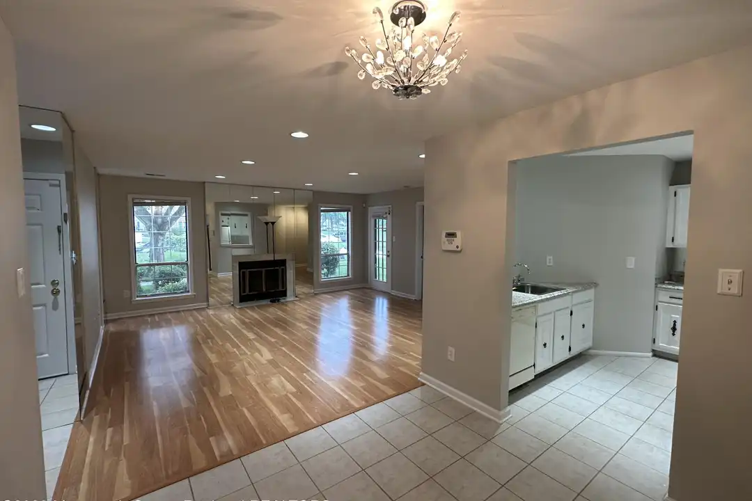 143 Tanglewood Pl - View 3