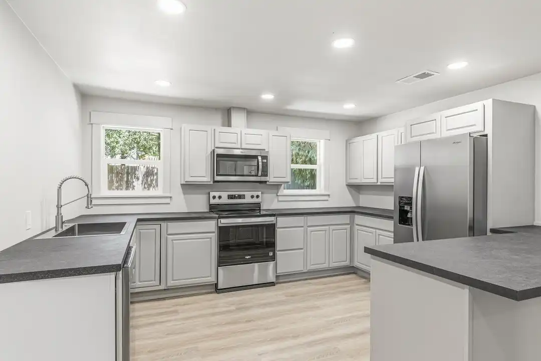 305 W 8th St – photo 1 of 16