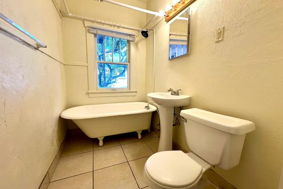 2010 Broward Ave unit 5 - More