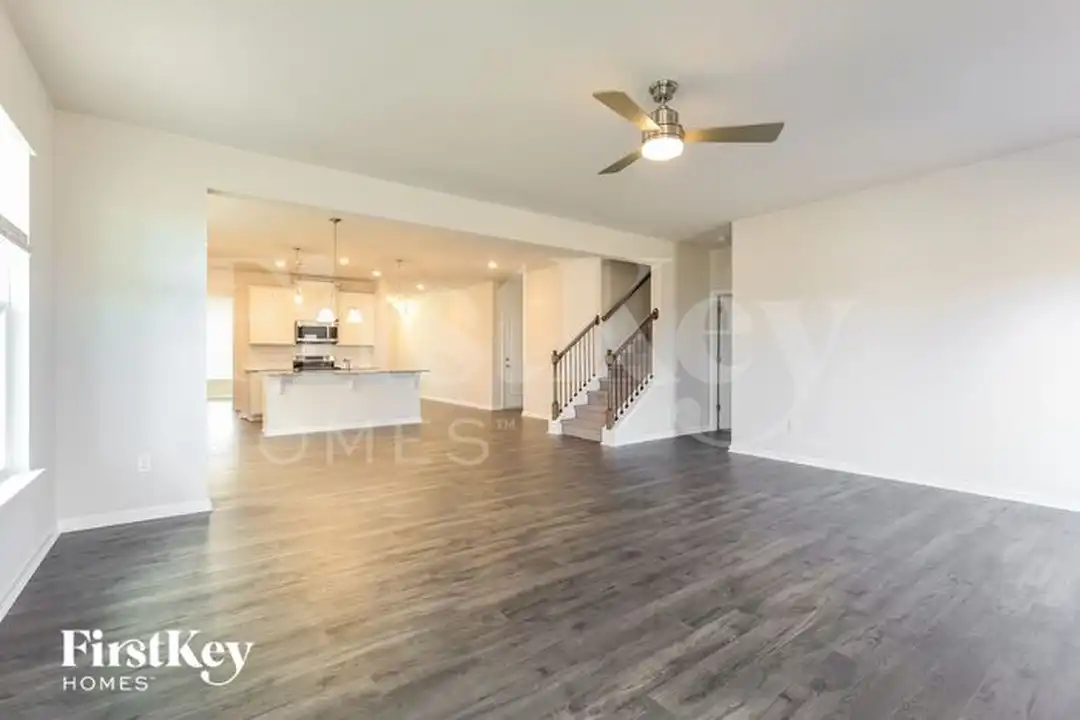 565 Hillpark Ln - View 5
