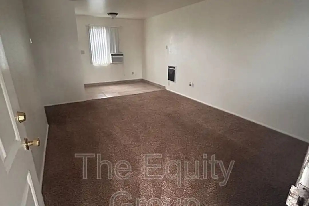 Apartment in Hanford - View 3