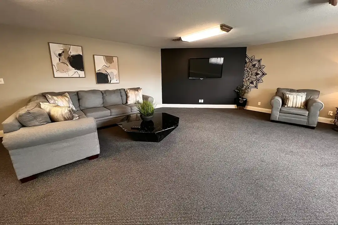 Boulevard Club Apartments – photo 1 of 15