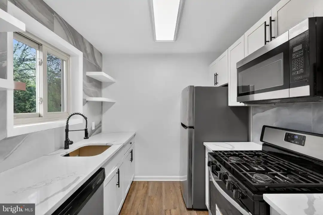 4570 MacArthur Blvd NW #208 - View 2