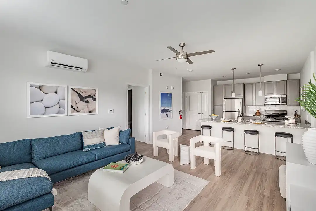 Glen Oaks Apartments - View 5