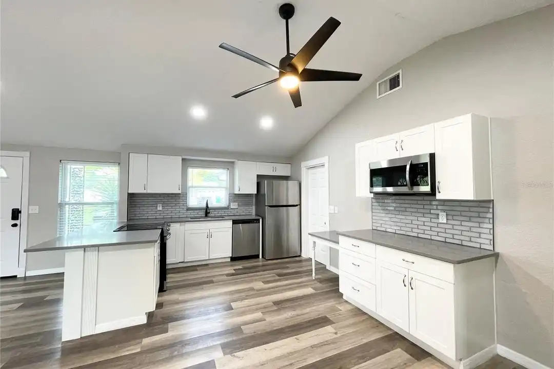 11241 Yewtree Ave - More