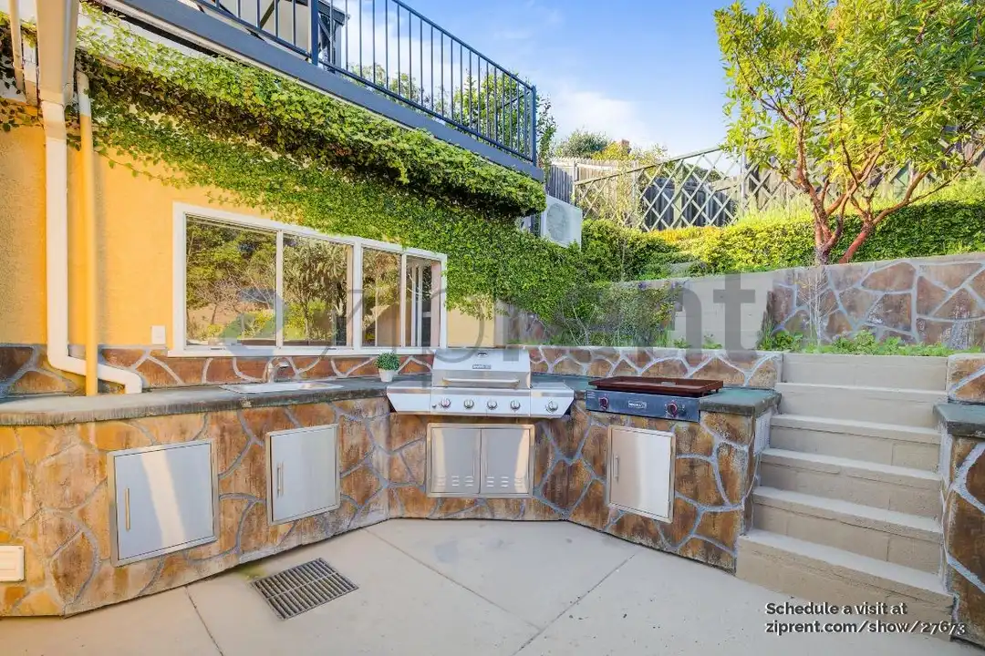 1260 Mountain View Rd - View 4