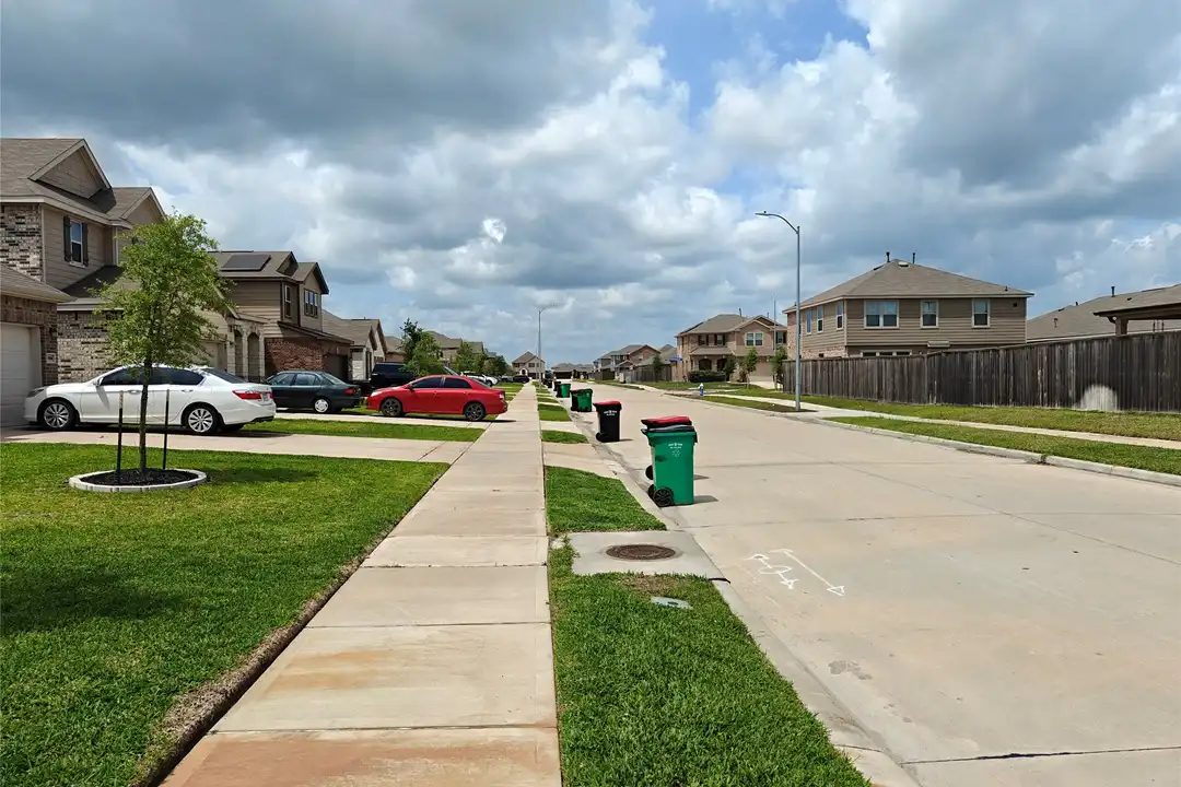 1270 Glendora Dr - View 3