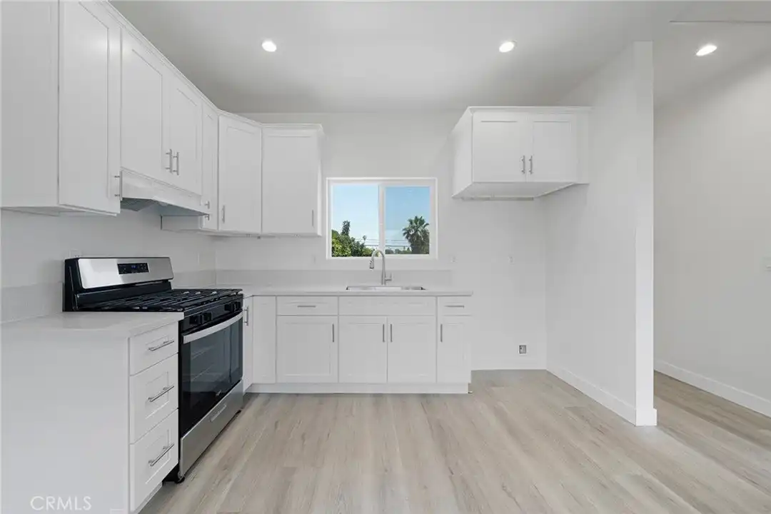 2425 S Myrtle Ave #A - View 2