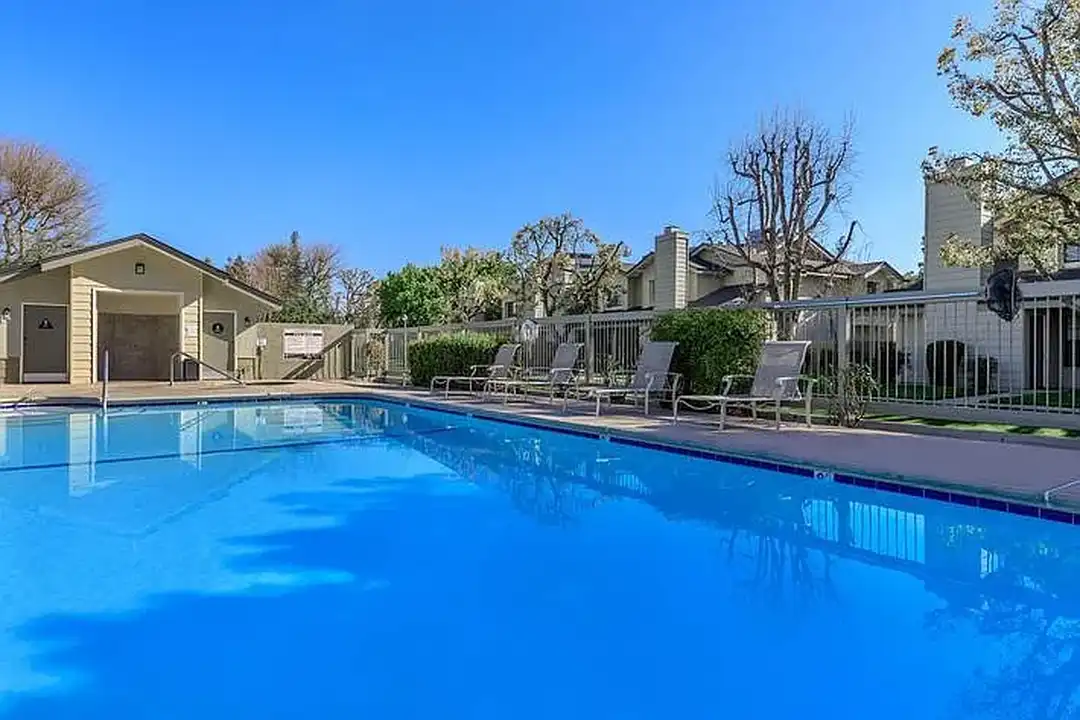 Apartment in Bakersfield - View 3