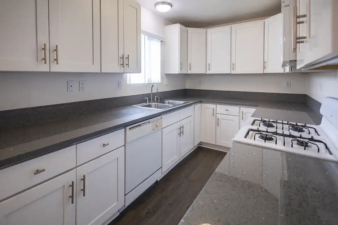 Huntington Knolls Apartment Home - View 4