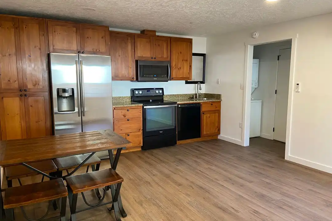 Apartment in Eugene - View 3