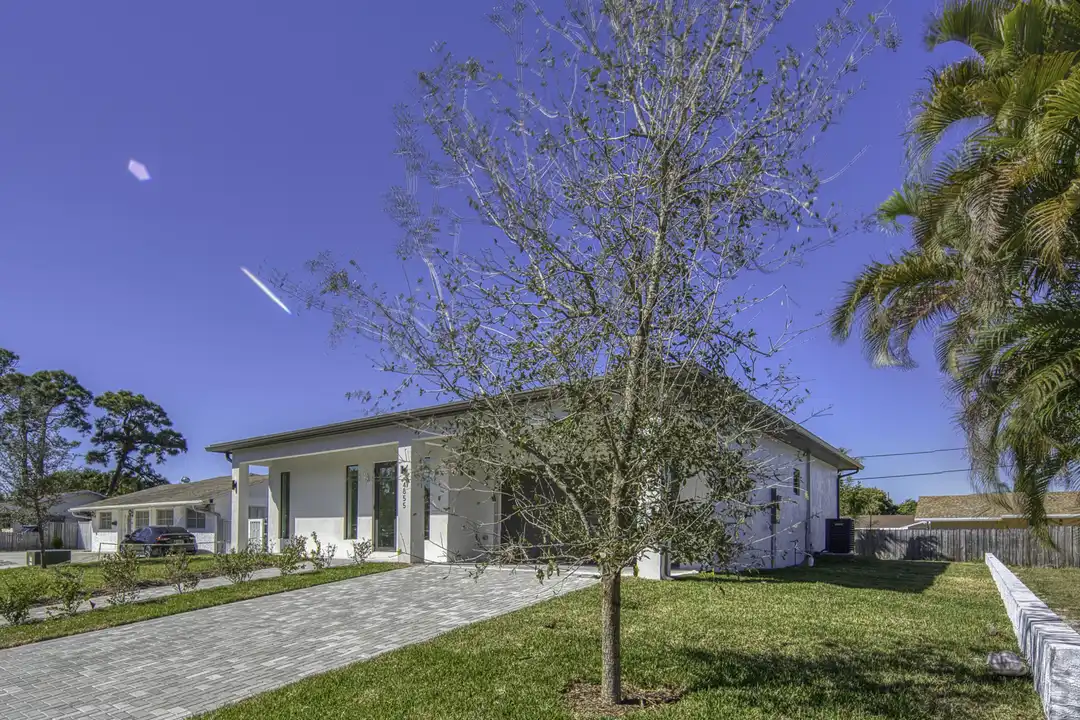 4855 Elmhurst Rd - View 3
