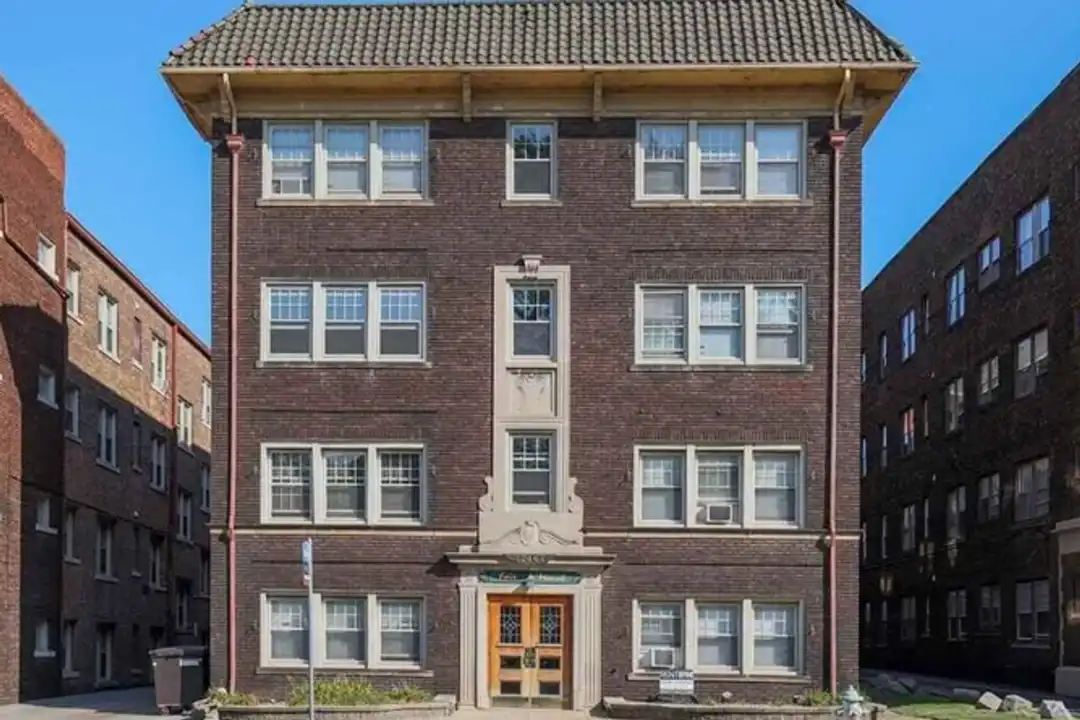 12467 Cedar Rd unit Fairmount 1B – photo 1 of 9